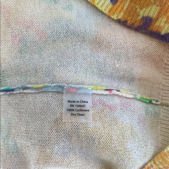 Kinross 100% Cashmere V-neck. - Picture 6 of 6